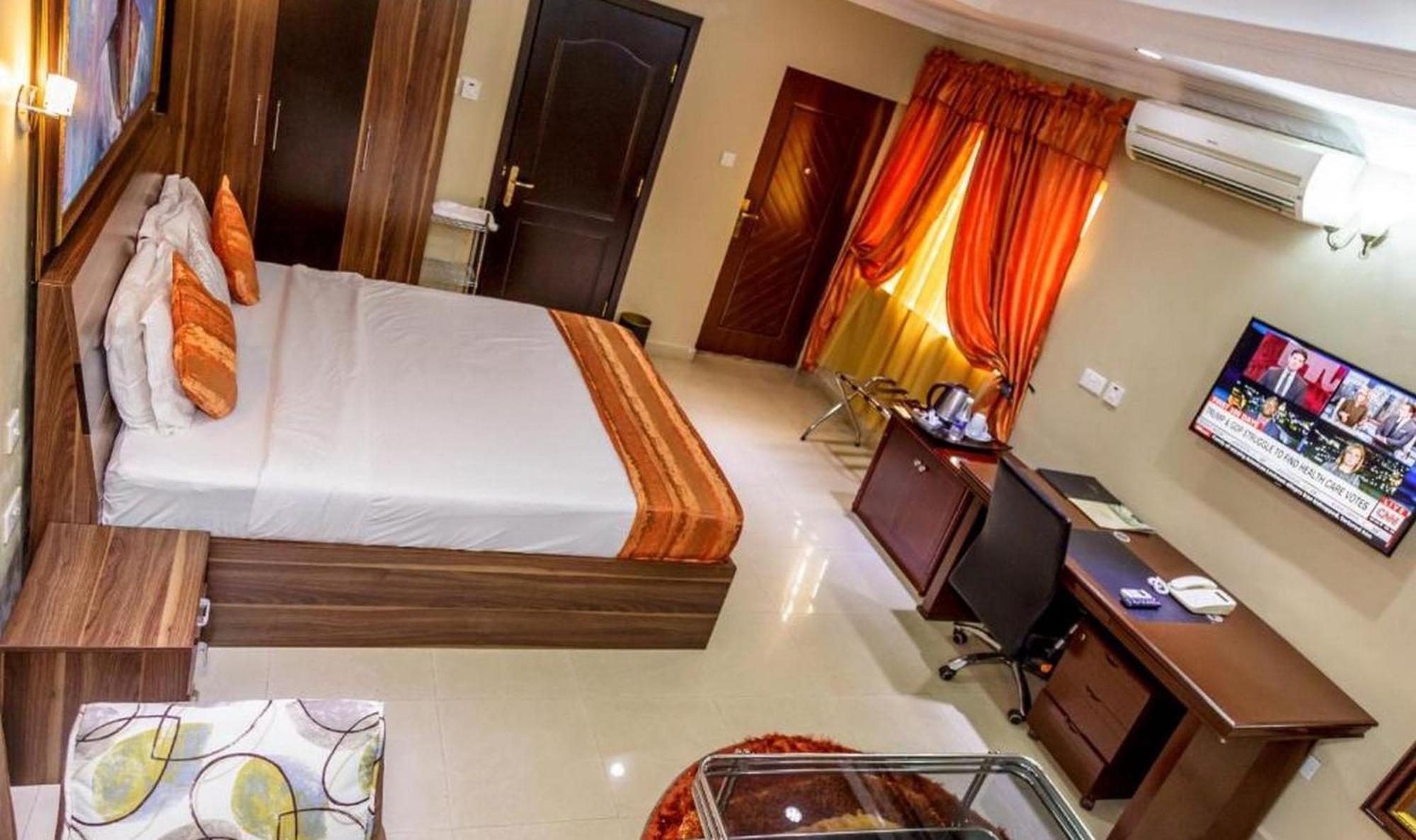 Room In Lodge - Apartment Royale Hotel-3 Bd Apartment Ikeja Exterior foto